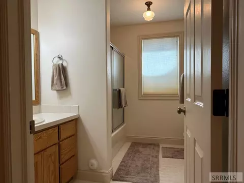Bath - 709 E 800 N, Firth, ID 83236 photo 3 of 3