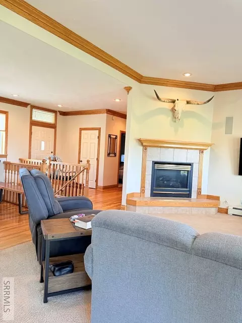 Living - 709 E 800 N, Firth, ID 83236 photo 2 of 4