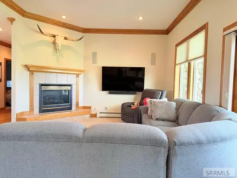 Living - 709 E 800 N, Firth, ID 83236 photo 1 of 4