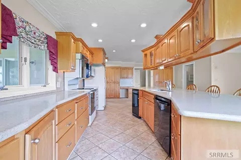 Kitchen - 1286 W 200 S, Pingree, ID 83262 photo 5 of 6