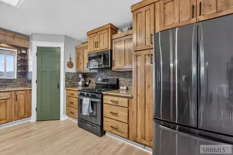 Kitchen - 13863 S Robin Rd, Arimo, ID 83214 photo 2 of 6