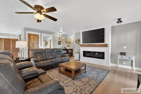 Living - 13863 S Robin Rd, Arimo, ID 83214 photo 2 of 2