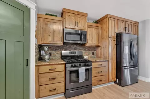 Kitchen - 13863 S Robin Rd, Arimo, ID 83214 photo 5 of 6