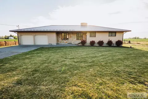 202 Cottonwood Ln, Blackfoot, ID 83221
