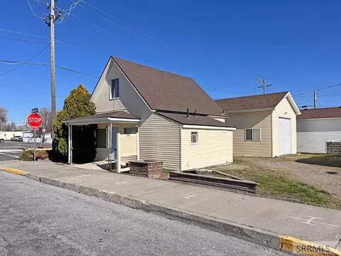 390 N Broadway St, Blackfoot, ID 83221