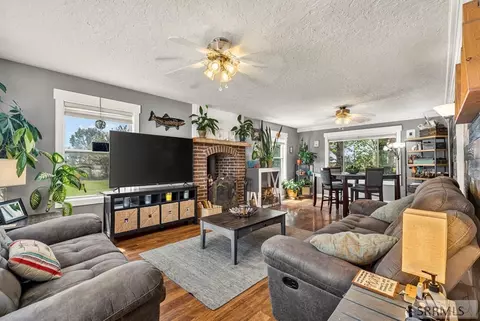 Living - 653 N 3300 E, Menan, ID 83434 photo 1 of 3