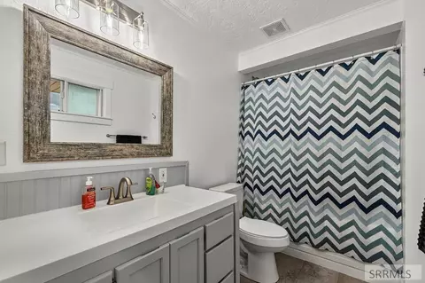 Bath - 653 N 3300 E, Menan, ID 83434 photo 1 of 4