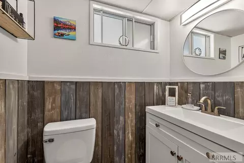 Bath - 653 N 3300 E, Menan, ID 83434 photo 3 of 4