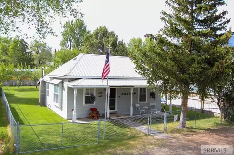 706 S Park Ave, Mackay, ID 83251