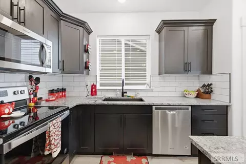 Kitchen - 2857 E Brooklyn St, Idaho Falls, ID 83401 photo 2 of 3