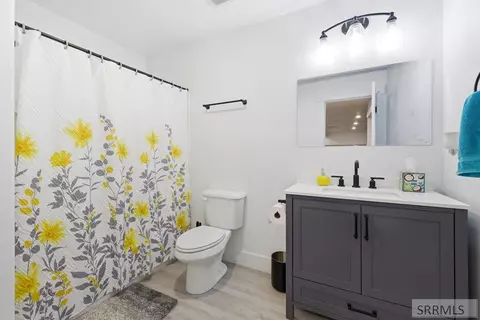 Bath - 2857 E Brooklyn St, Idaho Falls, ID 83401 photo 3 of 3