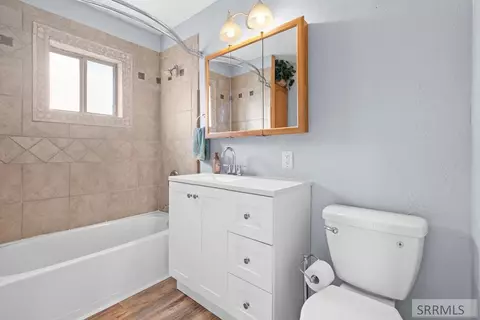 Bath - 1225 N 885 E, Shelley, ID 83274 photo 1 of 7