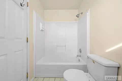 Bath - 1225 N 885 E, Shelley, ID 83274 photo 5 of 7