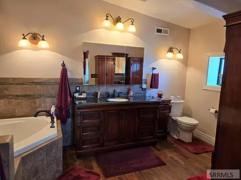 Bath - 674 N 2800 E, Saint Anthony, ID 83445 photo 2 of 3