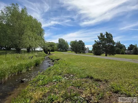 Exterior - 674 N 2800 E, Saint Anthony, ID 83445 photo 3 of 27