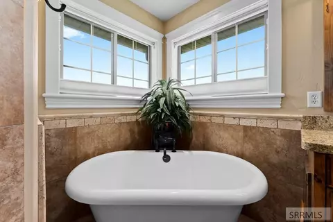Bath - 4028 E Fairway Dr, Rigby, ID 83442 photo 3 of 7