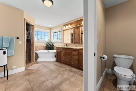 Bath - 4028 E Fairway Dr, Rigby, ID 83442 photo 4 of 7