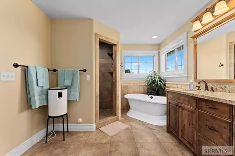 Bath - 4028 E Fairway Dr, Rigby, ID 83442 photo 2 of 7