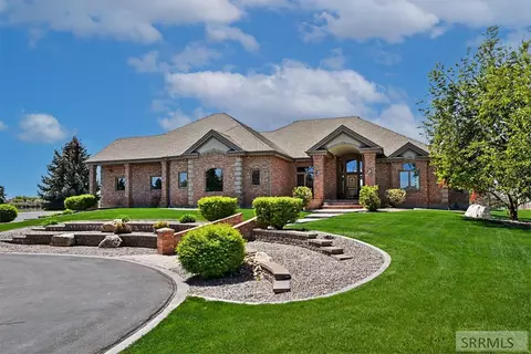 7695 N Riverfront Dr, Idaho Falls, ID 83401