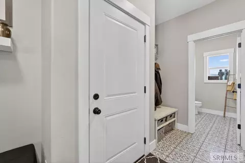 Entry Way - 372 Andesite Dr, Pocatello, ID 83201 photo 3 of 3