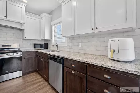 Kitchen - 372 Andesite Dr, Pocatello, ID 83201 photo 2 of 5