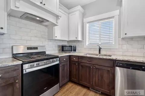 Kitchen - 372 Andesite Dr, Pocatello, ID 83201 photo 4 of 5