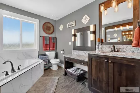 Bath - 372 Andesite Dr, Pocatello, ID 83201 photo 3 of 7