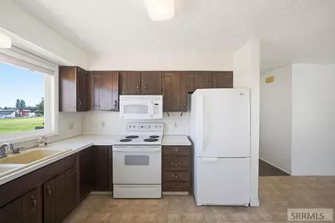 Kitchen - 4013 E 107 N, Ucon, ID 83454 photo 2 of 3