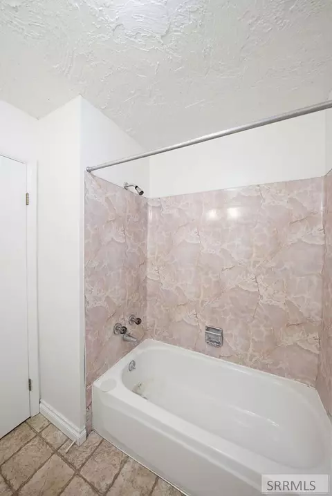 Bath - 4013 E 107 N, Ucon, ID 83454 photo 5 of 7