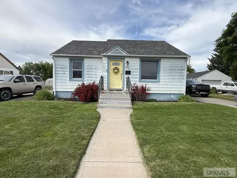 155 Wadsworth Dr, Idaho Falls, ID 83402
