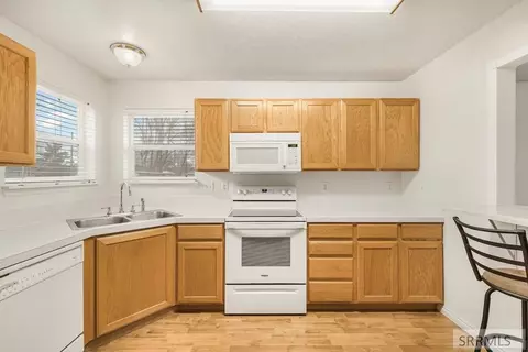 Kitchen - 855 E Walnut St, Pocatello, ID 83201 photo 3 of 3