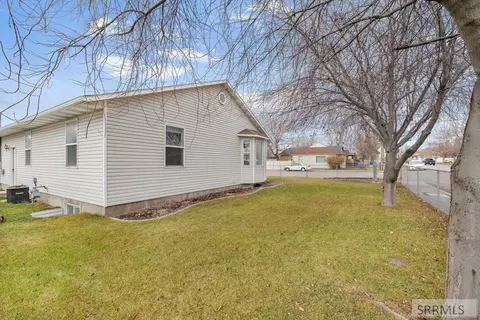 Exterior - 855 E Walnut St, Pocatello, ID 83201 photo 3 of 3