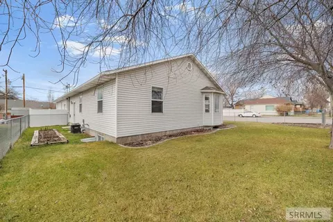 Exterior - 855 E Walnut St, Pocatello, ID 83201 photo 2 of 3