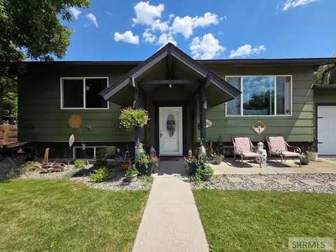 904 Edwards St, Salmon, ID 83467