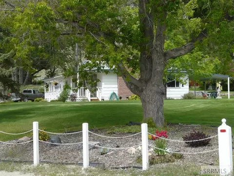 560 N Front St, Arco, ID 83213
