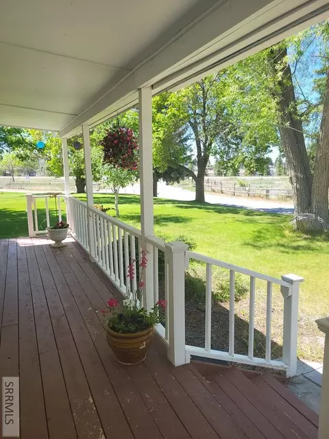 Exterior - 560 N Front St, Arco, ID 83213 photo 13 of 14
