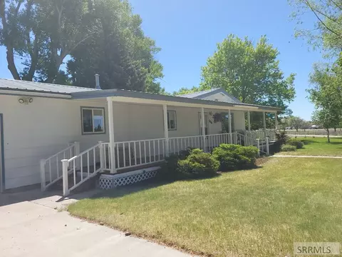 Exterior - 560 N Front St, Arco, ID 83213 photo 4 of 14