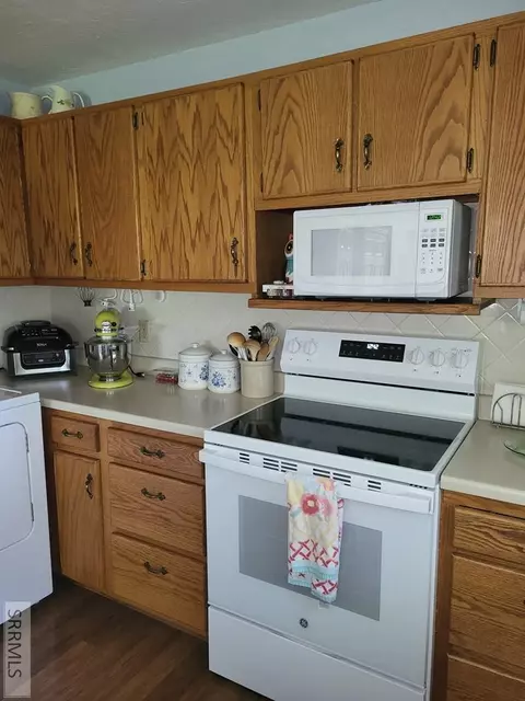 Kitchen - 560 N Front St, Arco, ID 83213 photo 3 of 5