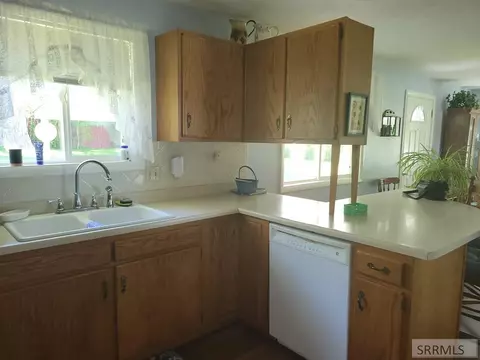 Kitchen - 560 N Front St, Arco, ID 83213 photo 4 of 5
