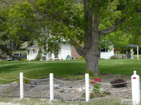 Exterior - 560 N Front St, Arco, ID 83213 photo 2 of 14
