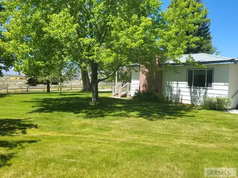 Exterior - 560 N Front St, Arco, ID 83213 photo 7 of 14