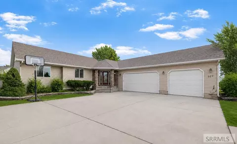 327 N Red Fox Dr, Ammon, ID 83401