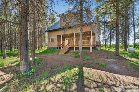 2777 Pinehaven Dr, Island Park, ID 83429