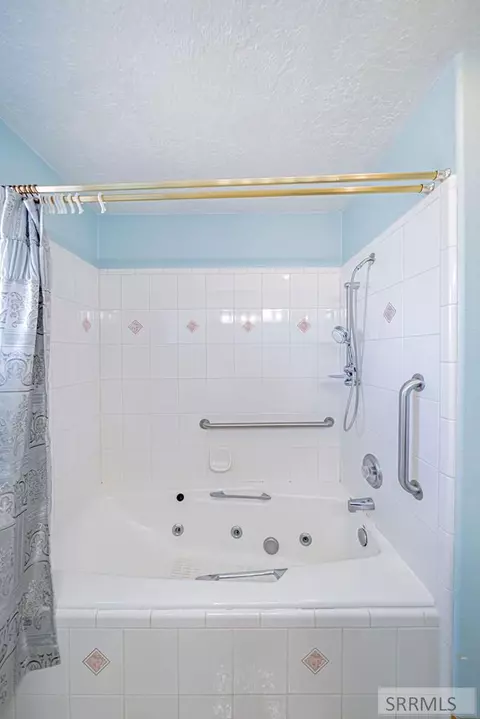Bath - 3071 E 670 N, Roberts, ID 83444 photo 2 of 6