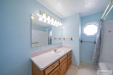Bath - 3071 E 670 N, Roberts, ID 83444 photo 4 of 6