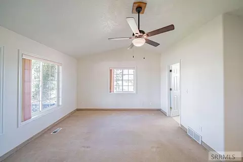 Living - 3071 E 670 N, Roberts, ID 83444 photo 4 of 8