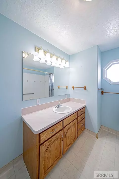 Bath - 3071 E 670 N, Roberts, ID 83444 photo 3 of 6