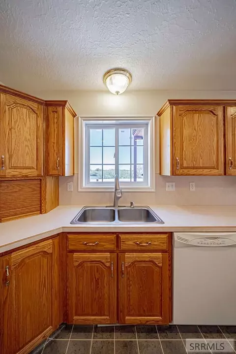 Kitchen - 3071 E 670 N, Roberts, ID 83444 photo 4 of 5