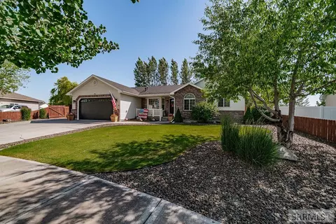 846 S Barn Wood Dr, Idaho Falls, ID 83406