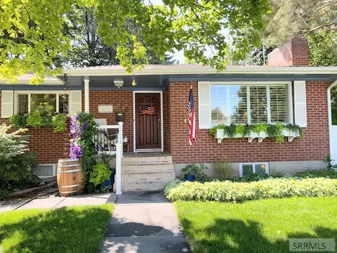992 Redwood St, Idaho Falls, ID 83401